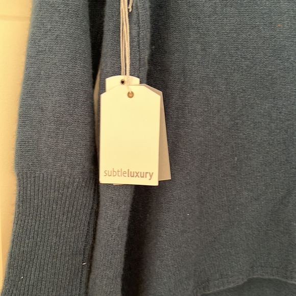 Subtle Luxury Cashmere blue high low style sweater long sleeve - Picture 2 of 5